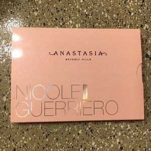 ABH Nicole Guerriero Glow Pallet